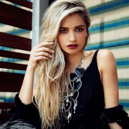 Underneath Lyrics - Pia Mia